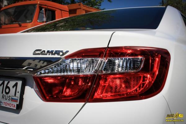 В тихом омуте: Тест-драйв Toyota Camry